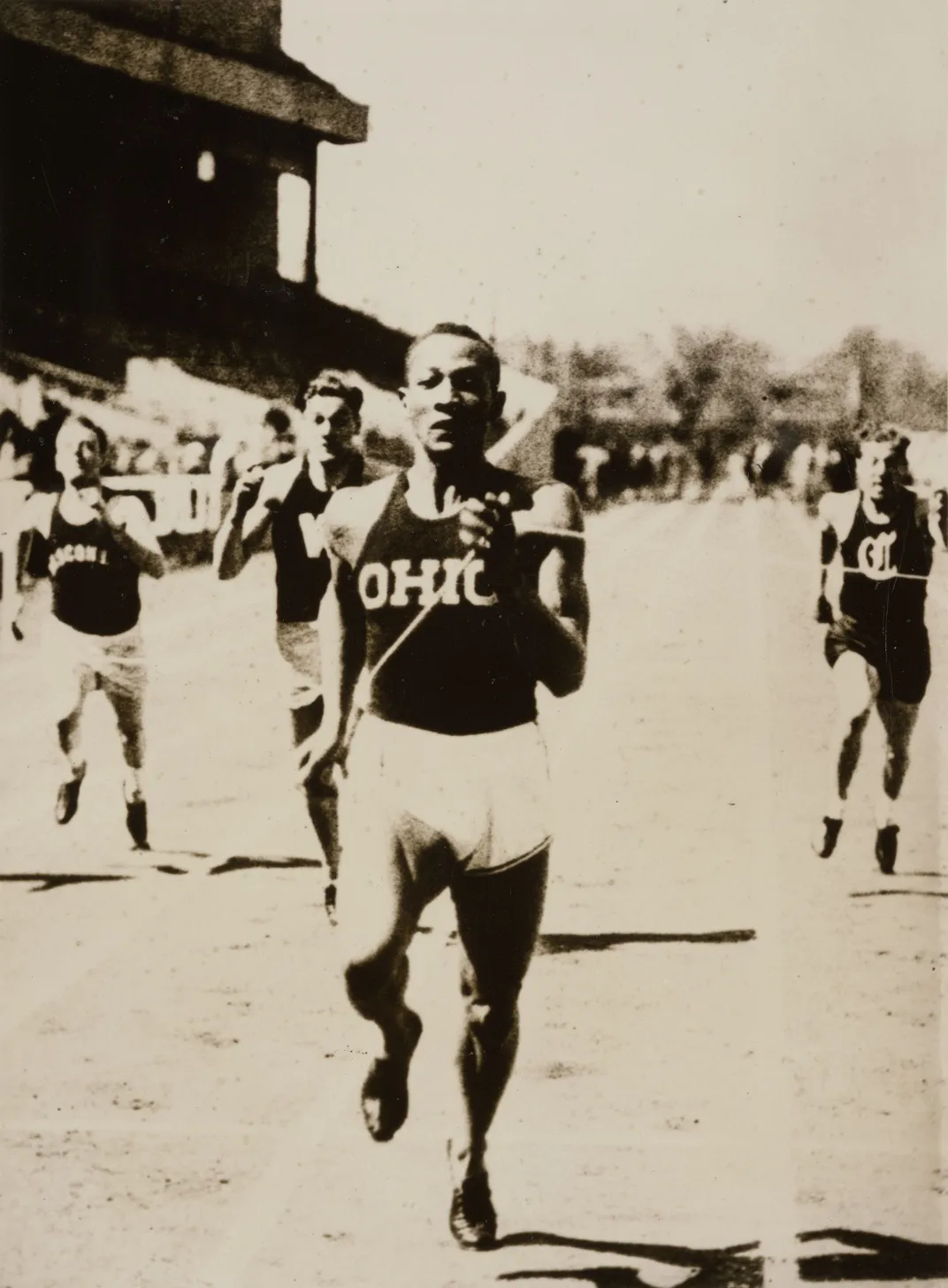 Jesse Owens crossing the finish line