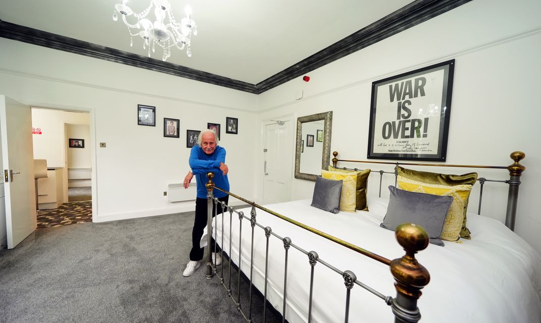 Pete Best in suite